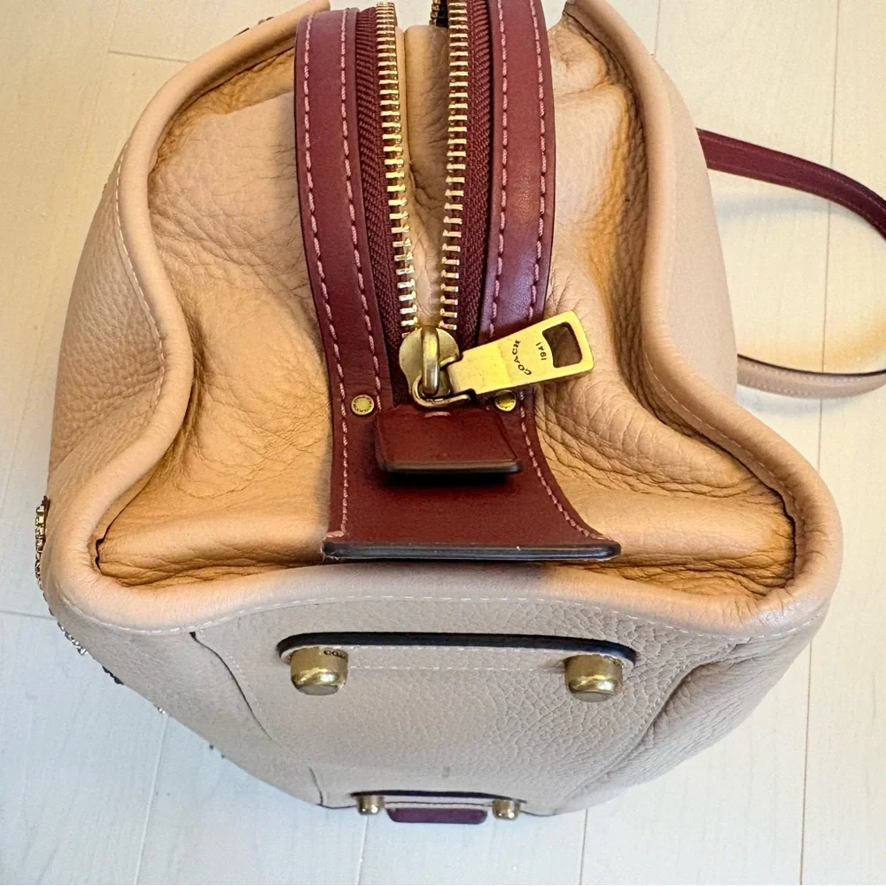 Retail Coach 1941 Rogue 30 Beechwood with leather appliqué rhinestone. - Picture 6 of 16